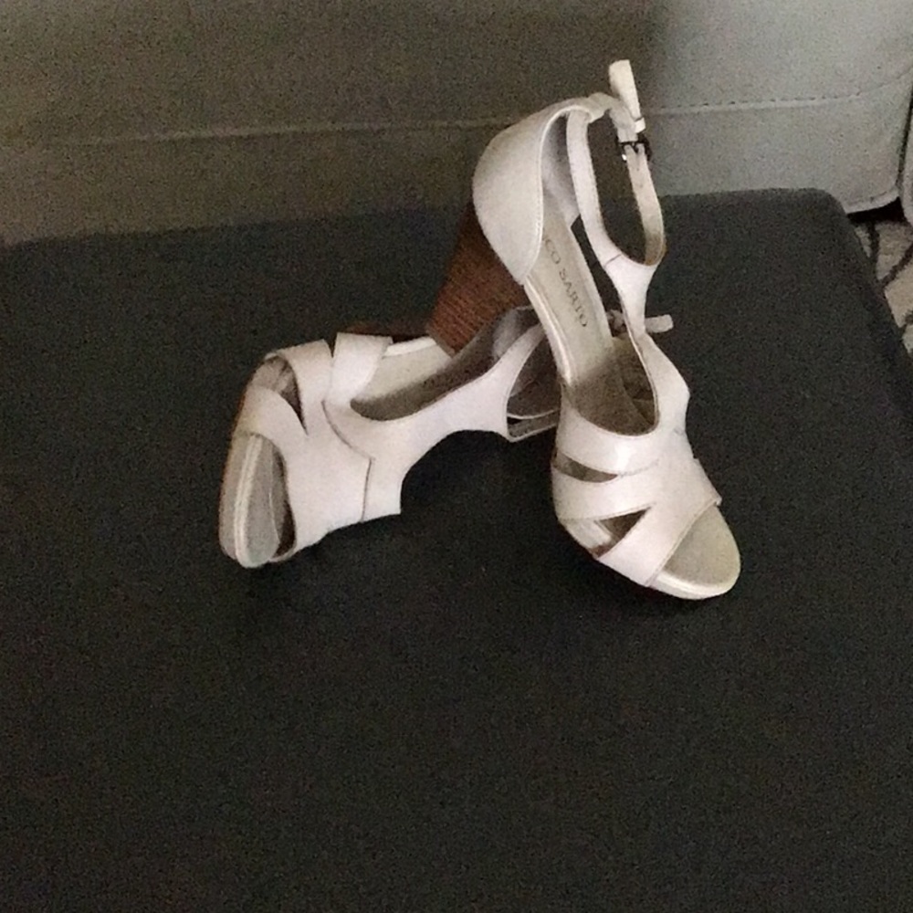 Beige Leather Shoe 6.5